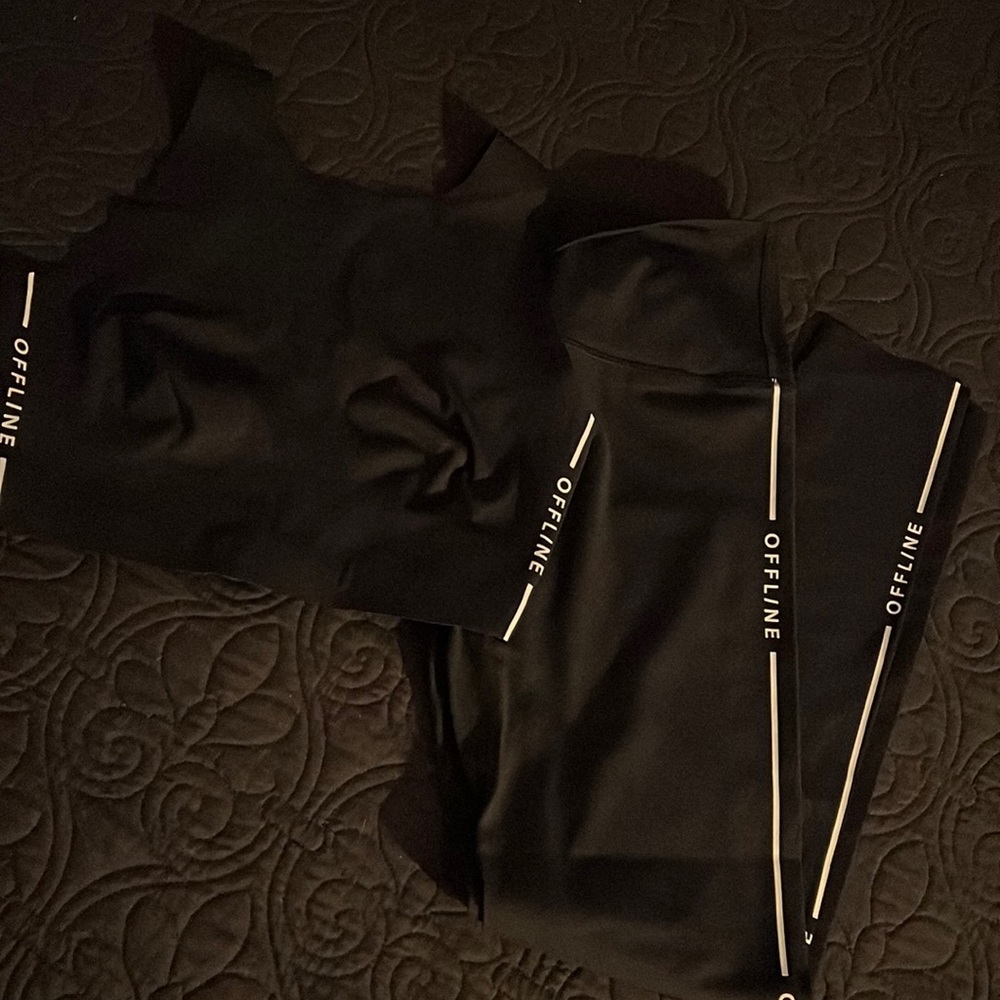 COPY - Offline by aerie compression leggings and sports bra set NWOT